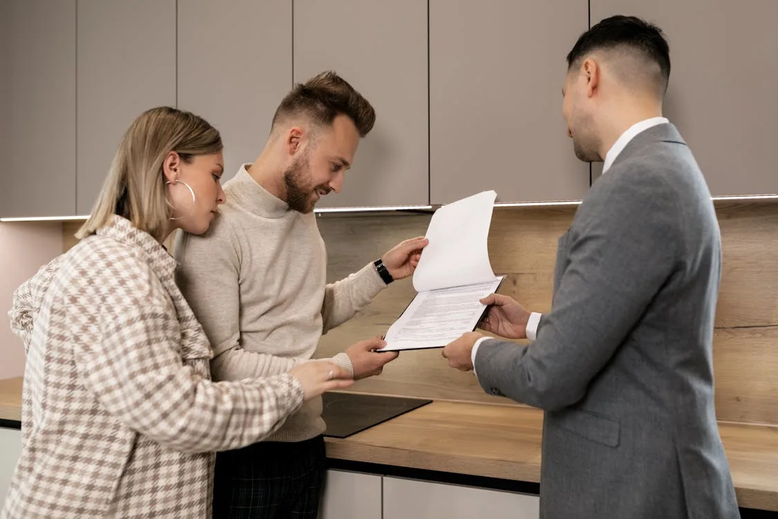 Can I live in San Diego without a long-term rental contrac