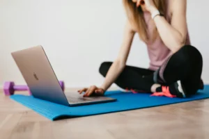 How can digital nomads stay fit in California?